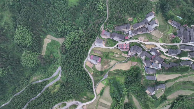 穿岩山村落俯视航拍