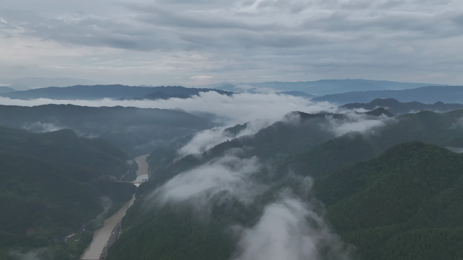 枫香瑶寨云雾山谷河流航拍