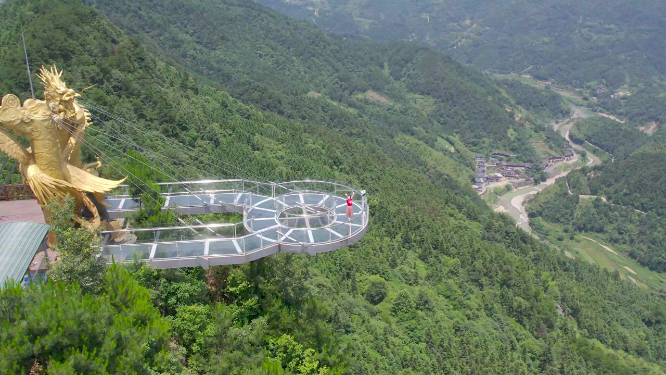 穿岩山山顶玻璃桥航拍