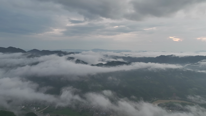 枫香瑶寨云雾山谷河流航拍