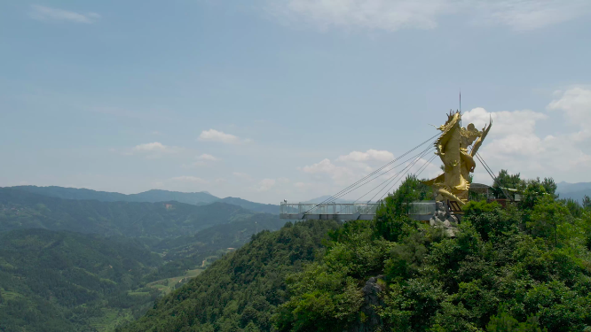穿岩山山顶龙凤雕像玻璃桥