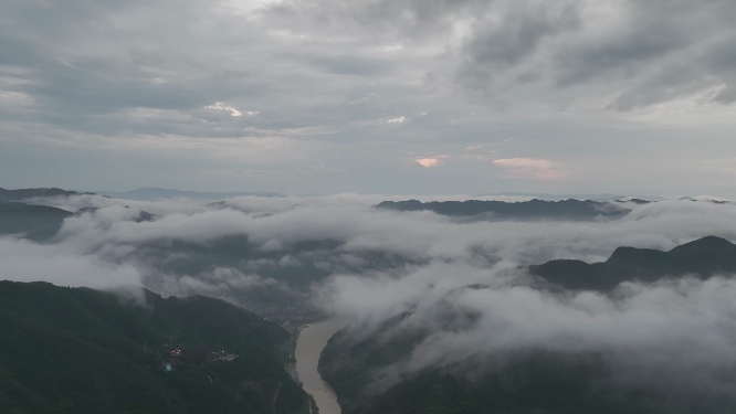 枫香瑶寨云雾山谷河流航拍