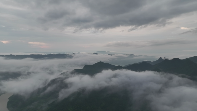枫香瑶寨云雾山谷河流航拍