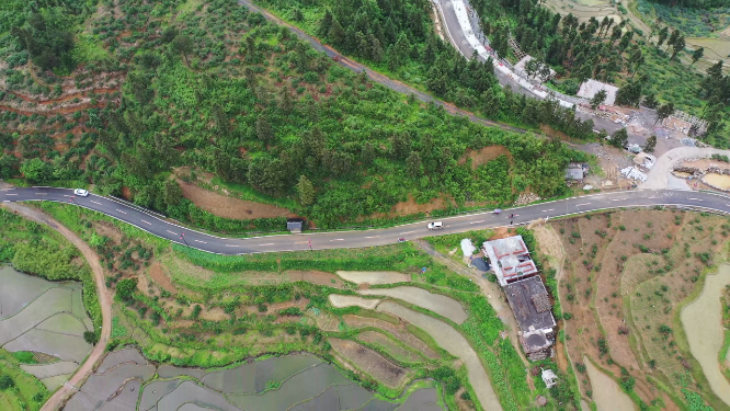 山谷梯田航拍