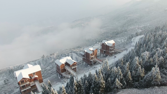 冬季雪天雾凇建筑群航拍