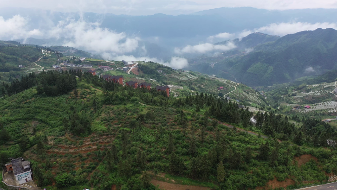 云雾山谷建筑群航拍