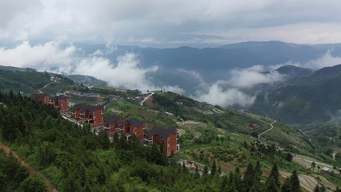 云雾山谷建筑群航拍