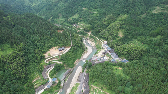 山谷梯田航拍