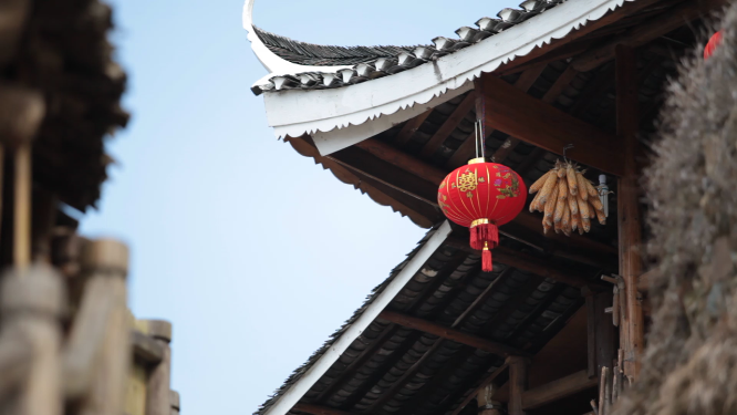 雁鹅界传统建筑屋檐红灯笼特写素材