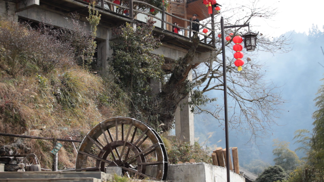 雁鹅界路灯红灯笼特写素材
