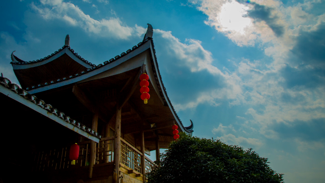 雁鹅界传统建筑屋檐红灯笼特写素材