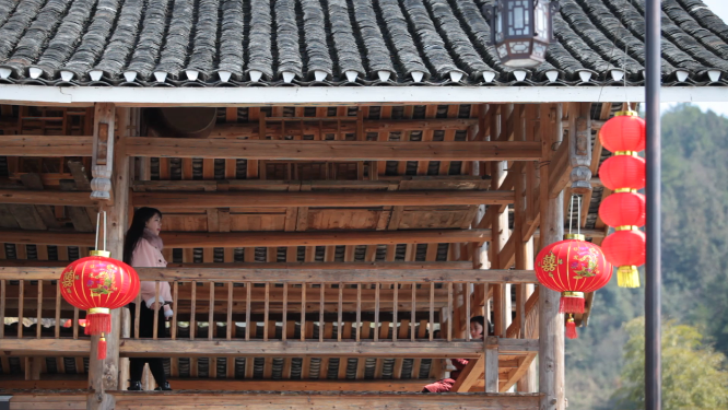 雁鹅界传统建筑屋檐红灯笼特写素材
