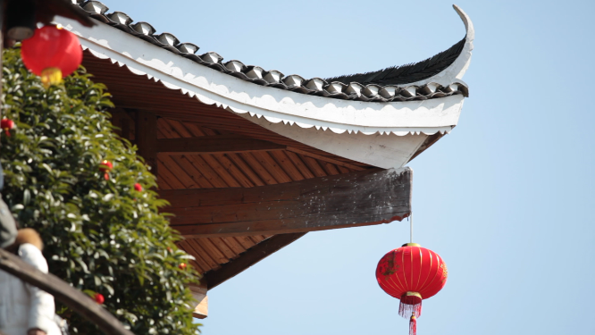 雁鹅界传统建筑屋檐红灯笼特写素材