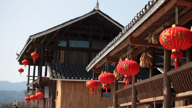 雁鹅界传统建筑屋檐红灯笼特写素材