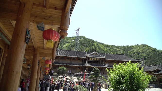 枫香瑶寨活动人群空镜