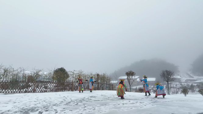 花瑶冬季打雪仗