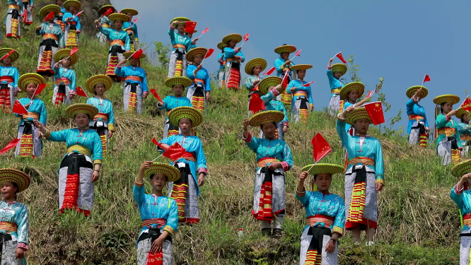 花瑶快闪活动人群山坡上唱歌