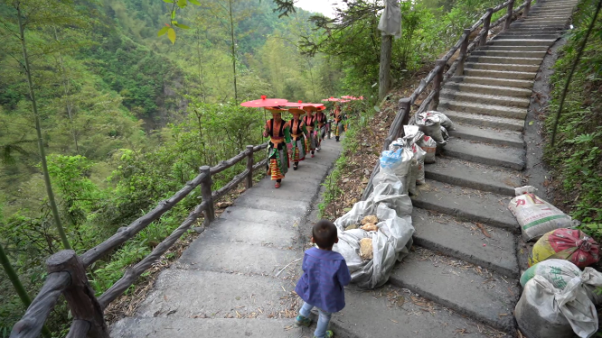 花瑶快闪活动人群走石阶