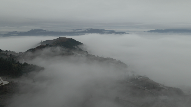 云瑶雪峰山山背云雾