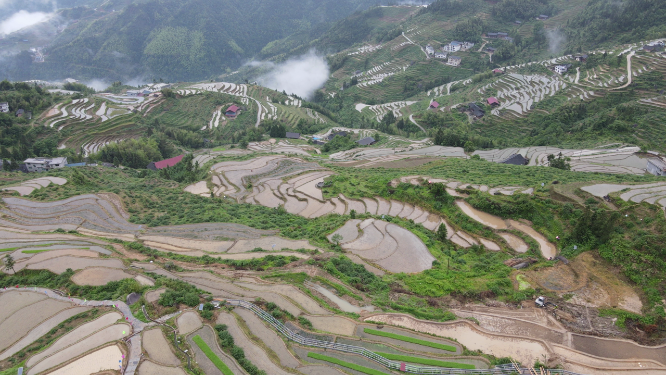 云瑶雪峰山山坡梯田航拍素材