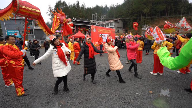 阳雀坡表演活动