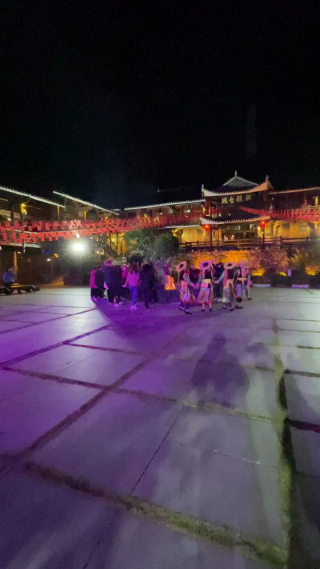 枫香瑶寨热闹篝火晚会活动人物