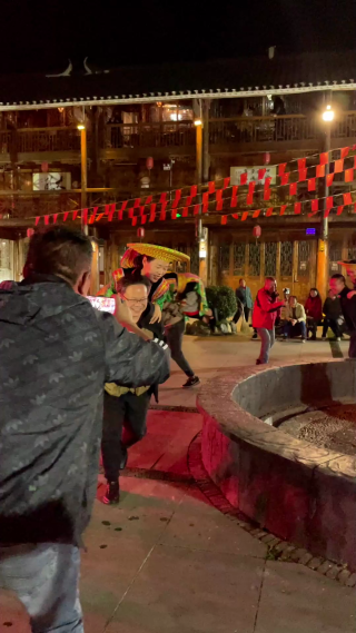 枫香瑶寨热闹篝火晚会活动人物