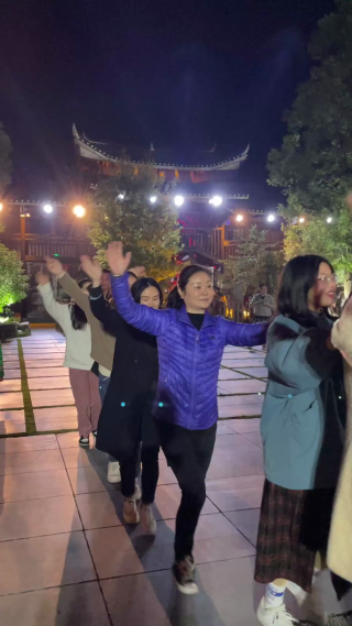枫香瑶寨热闹篝火晚会活动人物