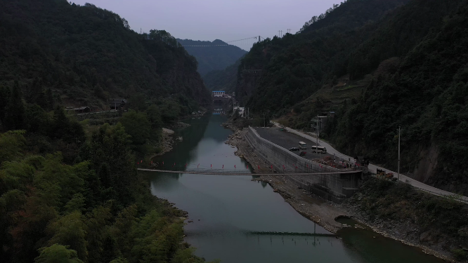 穿梭枫香瑶寨流水河岸航拍