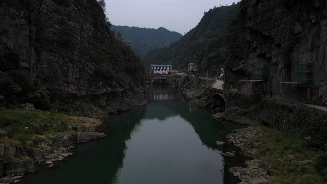 穿梭枫香瑶寨流水河岸航拍