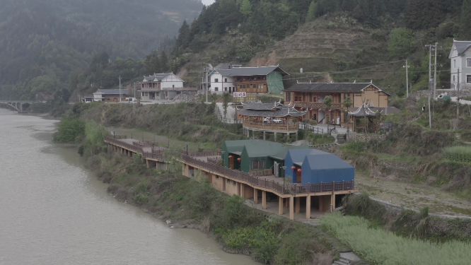 枫香瑶寨江边传统建筑