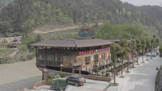 枫香瑶寨江边餐厅