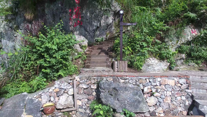 穿岩山山道航拍