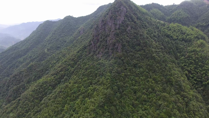 穿岩山山谷绿林航拍