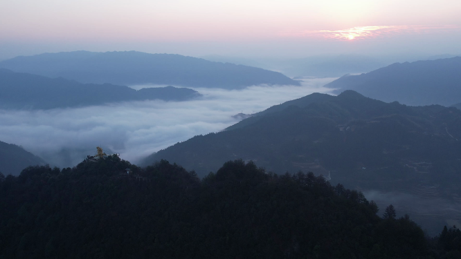 穿岩山夕阳云雾航拍