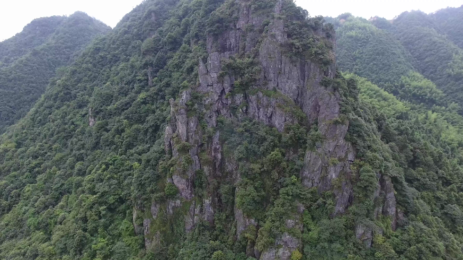 穿岩山山谷绿林航拍