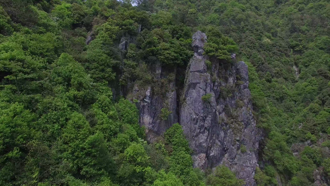 穿岩山山谷绿林航拍