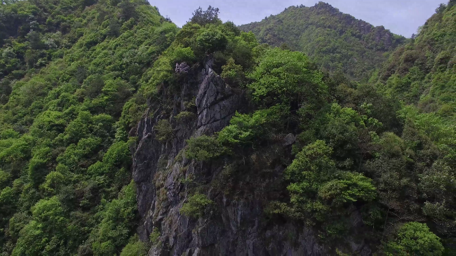 穿岩山山谷绿林航拍
