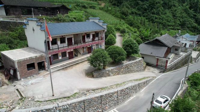 穿岩山村部特写航拍