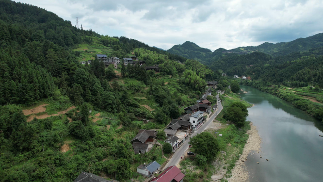 穿岩山村部远景航拍