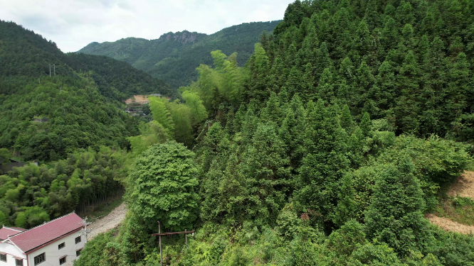 穿岩山村部远景航拍