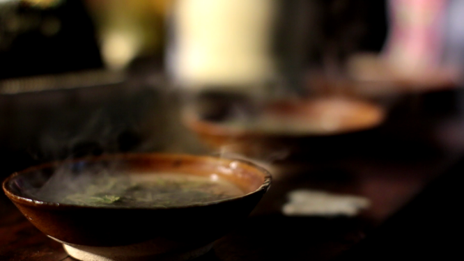 穿岩山煮茶醇香茶水