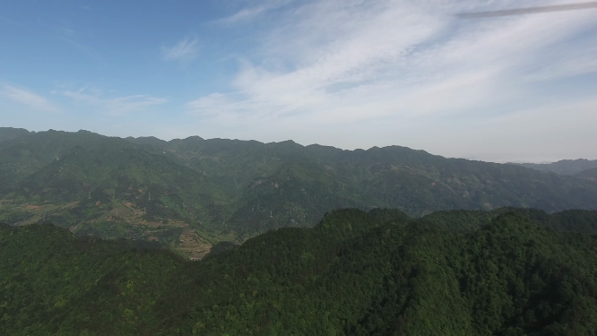 穿岩山翻涌云海风景航拍