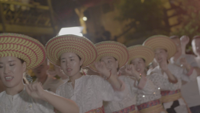 篝火晚会民族少女表演活动