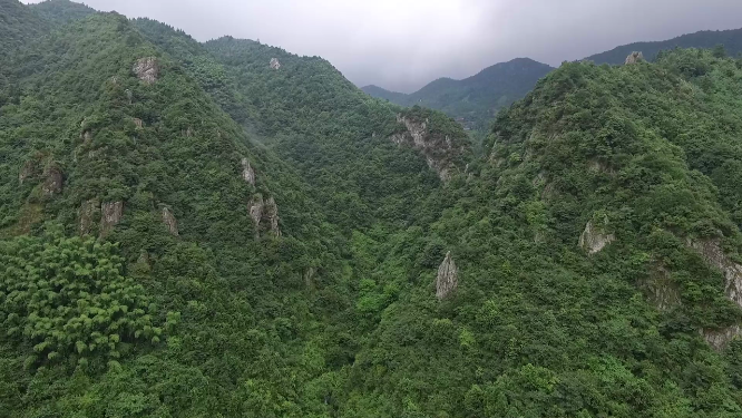 穿岩山绿林航拍