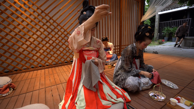 裙幄宴古装女子针织活动素材