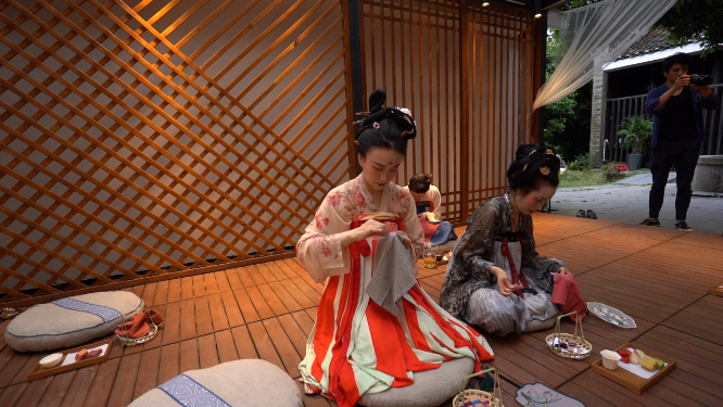 裙幄宴古装女子针织活动素材