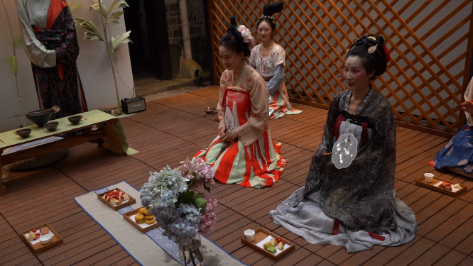 裙幄宴古装女子集体学习互动素材