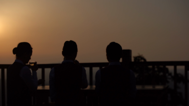 阳雀坡南航唯美夕阳背影
