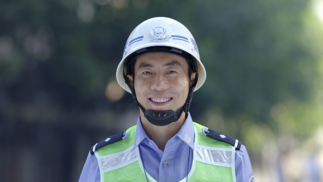 交警正面近景 人像已授权